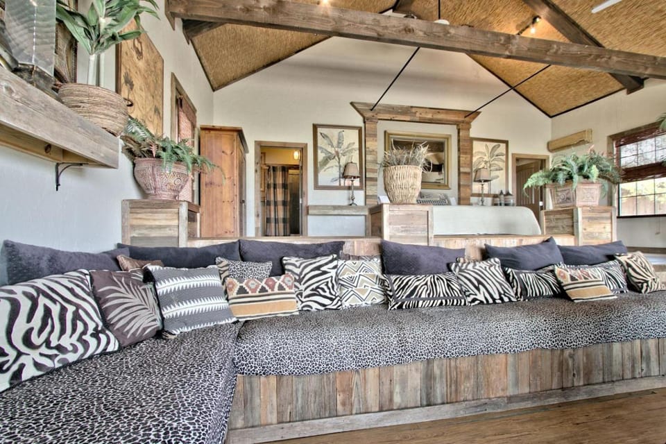Amazing Raised Bungalow Surrounded by Beautiful Texas Hill Country Views in Bergheim, Texas House in Spring Branch