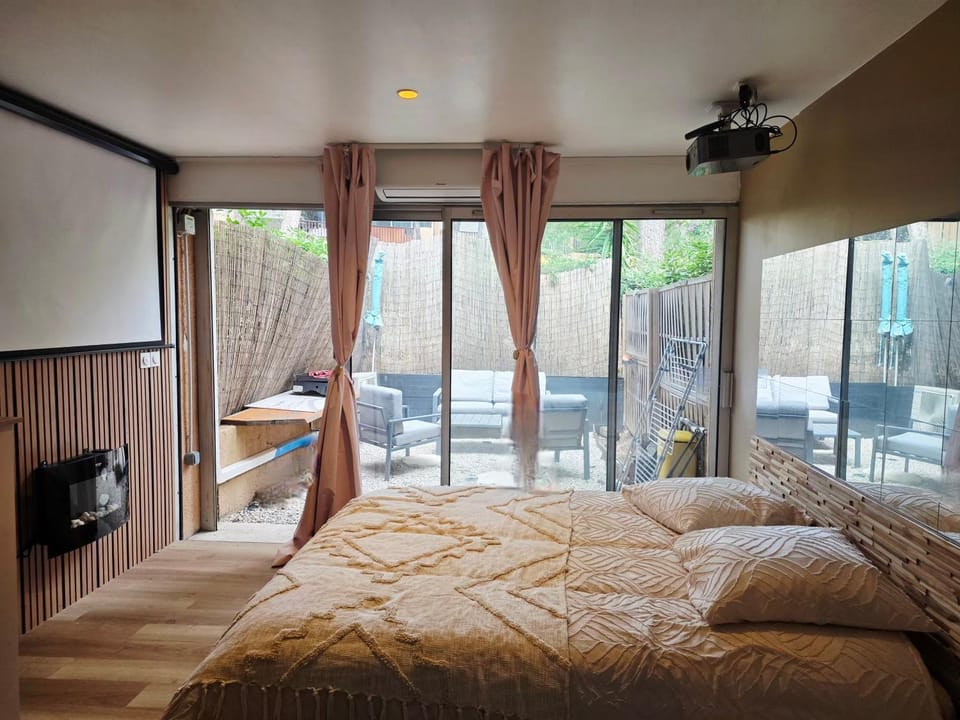 Bed, Garden, Garden view
