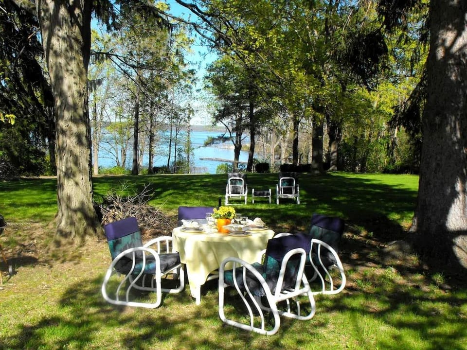 Secluded Cottage Rental on Lovely Lake near Rochester, New York House in Seneca Lake