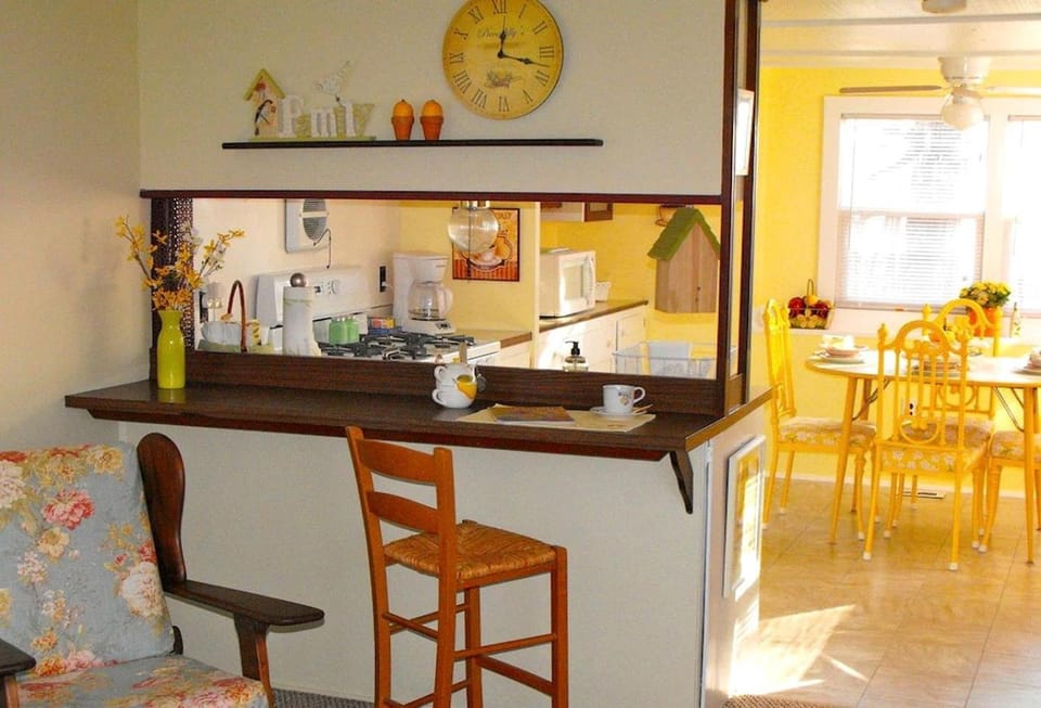 Secluded Cottage Rental on Lovely Lake near Rochester, New York House in Seneca Lake