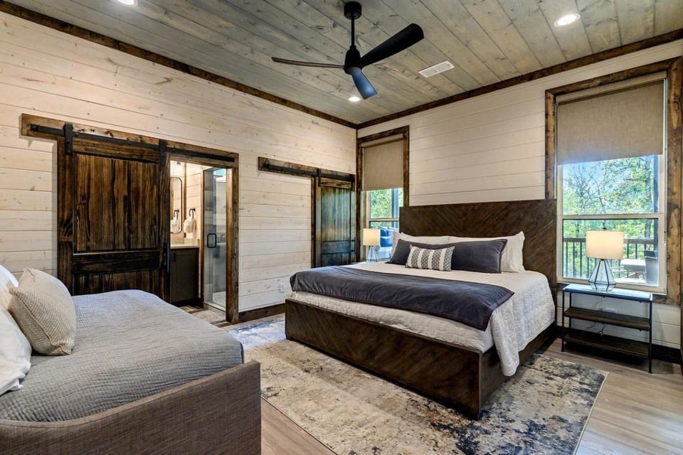 Escape to Elegance: Hochatown's Premier Luxury Cabin for Big Groups and Families Cabin in Broken Bow