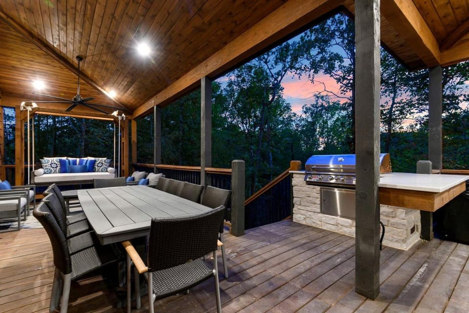 Escape to Elegance: Hochatown's Premier Luxury Cabin for Big Groups and Families Cabin in Broken Bow