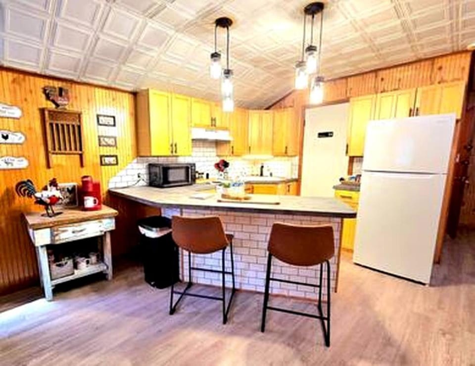 Charming Barn Retreat Surrounded by Nature Near Lake O the Pines in Texas House in Lake O the Pines
