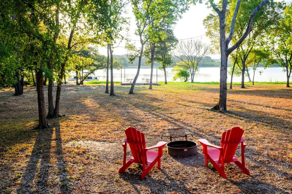 Beautiful Lakefront Glamping Cabin with Fire Pit and Lake Views near Austin, Texas Cabin in Bastrop