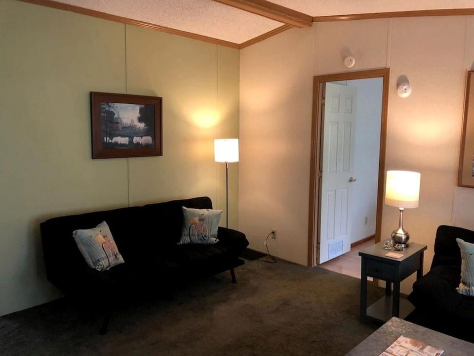 Wine Country Cottage Overlooking the Lake in Starkey, New York House in Seneca Lake