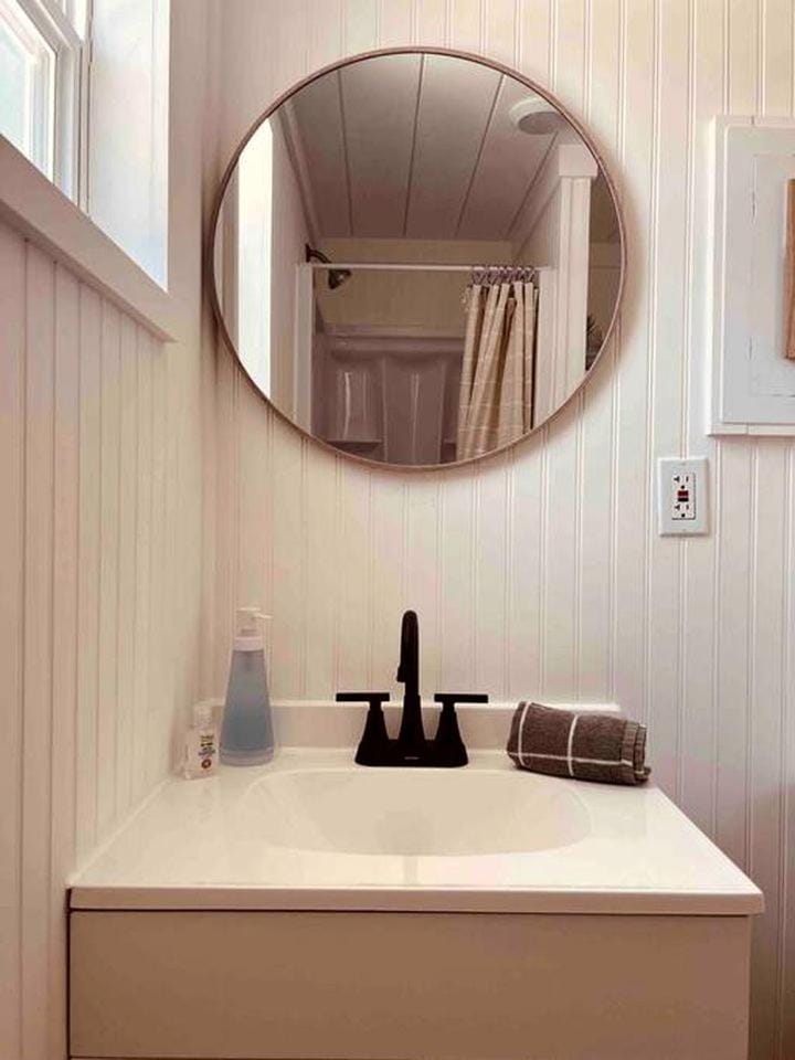 Tiny Container For A Glamping Getaway with Canyon Lake Views Close to Austin, Texas House in Canyon Lake