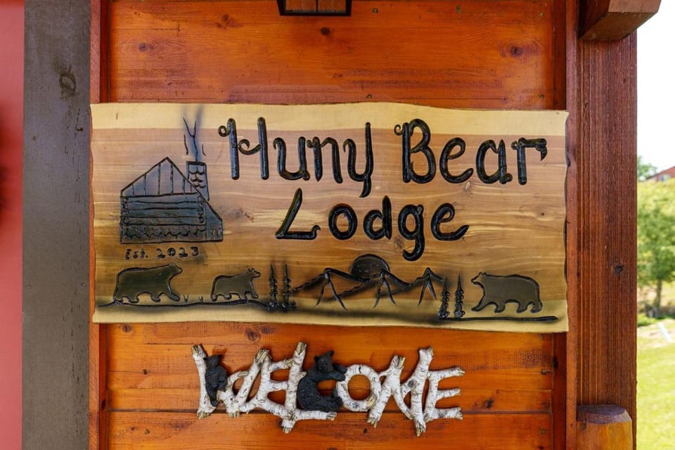 Outstanding Cabin with Game Room, Jacuzzi and Cinema Room in Tennessee Cabin in Sevierville