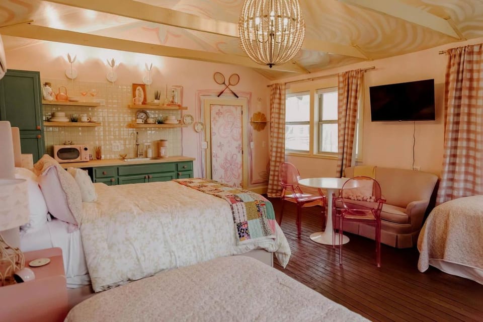 Originality Unleashed: Pet-Friendly Cabin Retreat for Family Fun in Tracy City Cabin in Tennessee