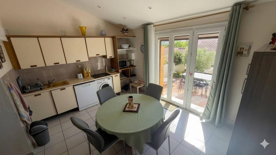 AIG186 Charmant T2 Mezzanine avec terrasse ensoleillée Parking Wifi et Clim Apartment in Gruissan