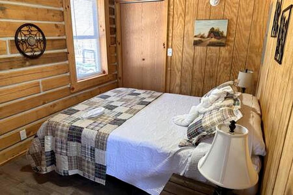 Remarkable Cabin with Fire Pit and Jacuzzi in Indiana Cabin in Indiana