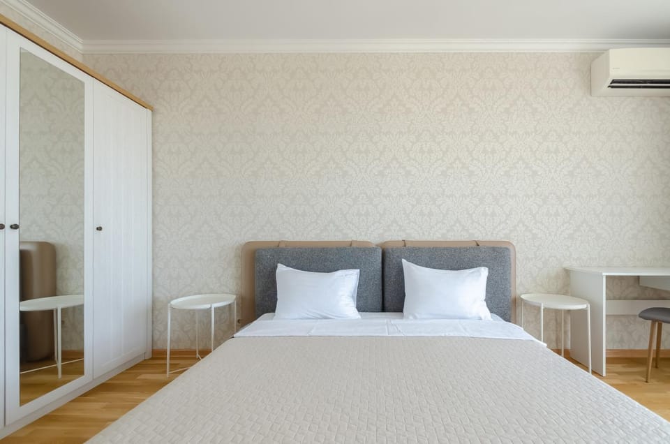 Bed, Bedroom, wardrobe, air conditioner