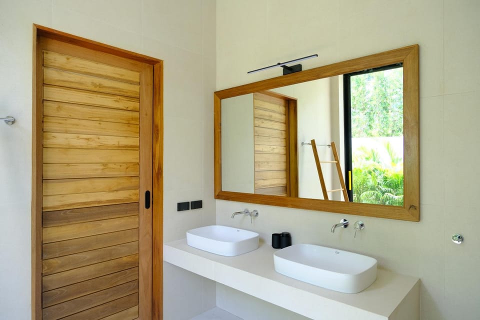Shower, Toilet