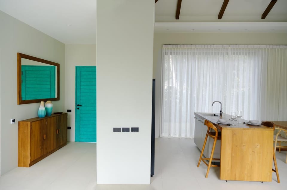 Dining area, kitchen