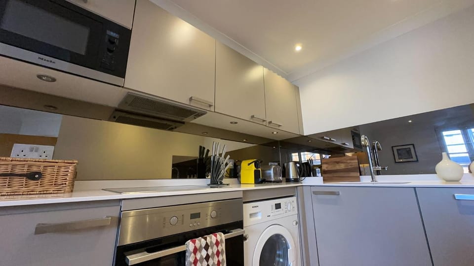 Prime Soho Location Minutes from Piccadilly Circus Apartment in City of Westminster