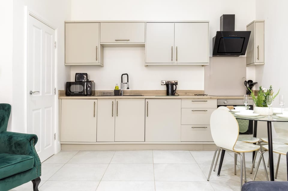 Modern City Centre Ground Floor - Apt 6 Apartment in Bradford