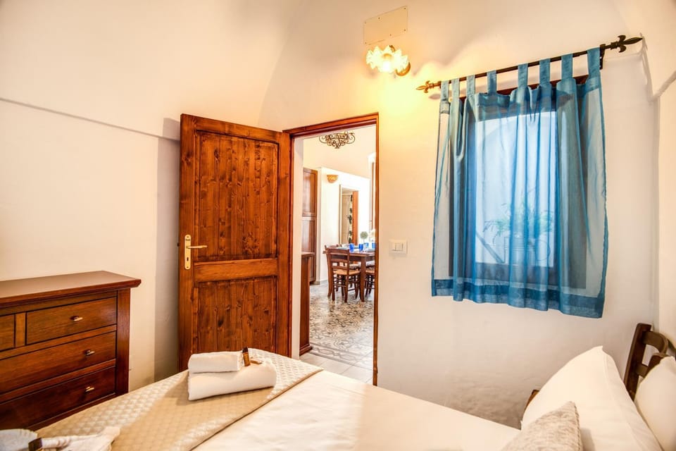 Bed, Living room, Photo of the whole room, Seating area, Bedroom, towels, wardrobe