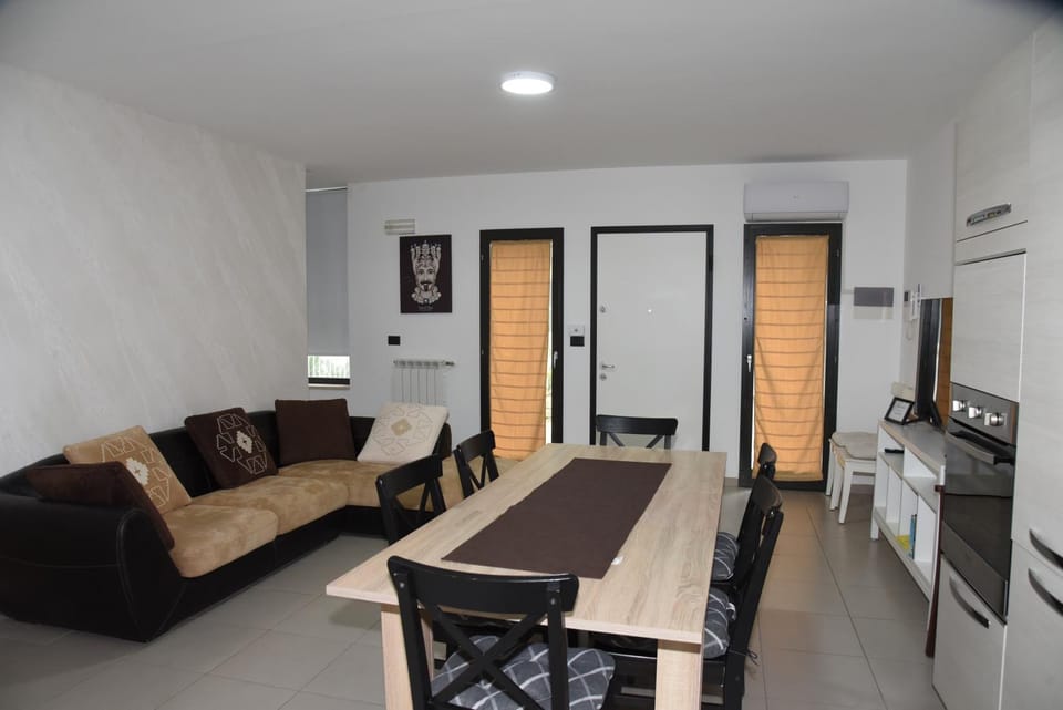 TV and multimedia, Living room, Seating area, Dining area, stove