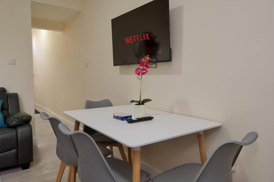Hamilton's Rest Serviced Accommodation - Coventry House in Coventry
