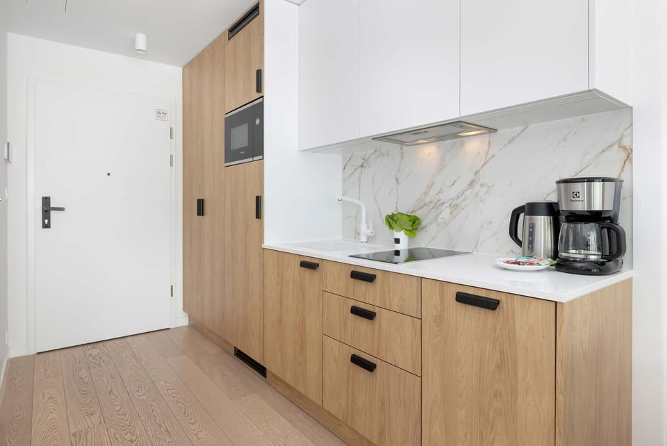 Coffee/tea facilities, Kitchen or kitchenette, stove