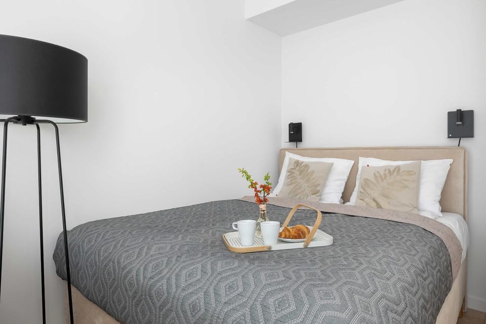 Bed, TV and multimedia, Photo of the whole room