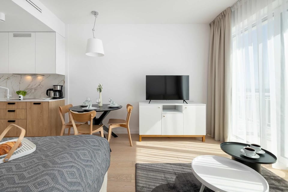 Bed, TV and multimedia, Coffee/tea facilities, Kitchen or kitchenette, Living room, Photo of the whole room, Seating area, Dining area, Bedroom