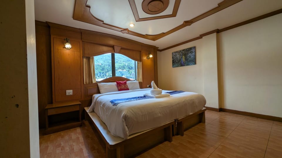 Bed, TV and multimedia, Photo of the whole room, Bedroom, towels