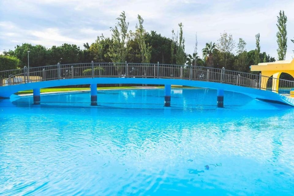 Day, Swimming pool