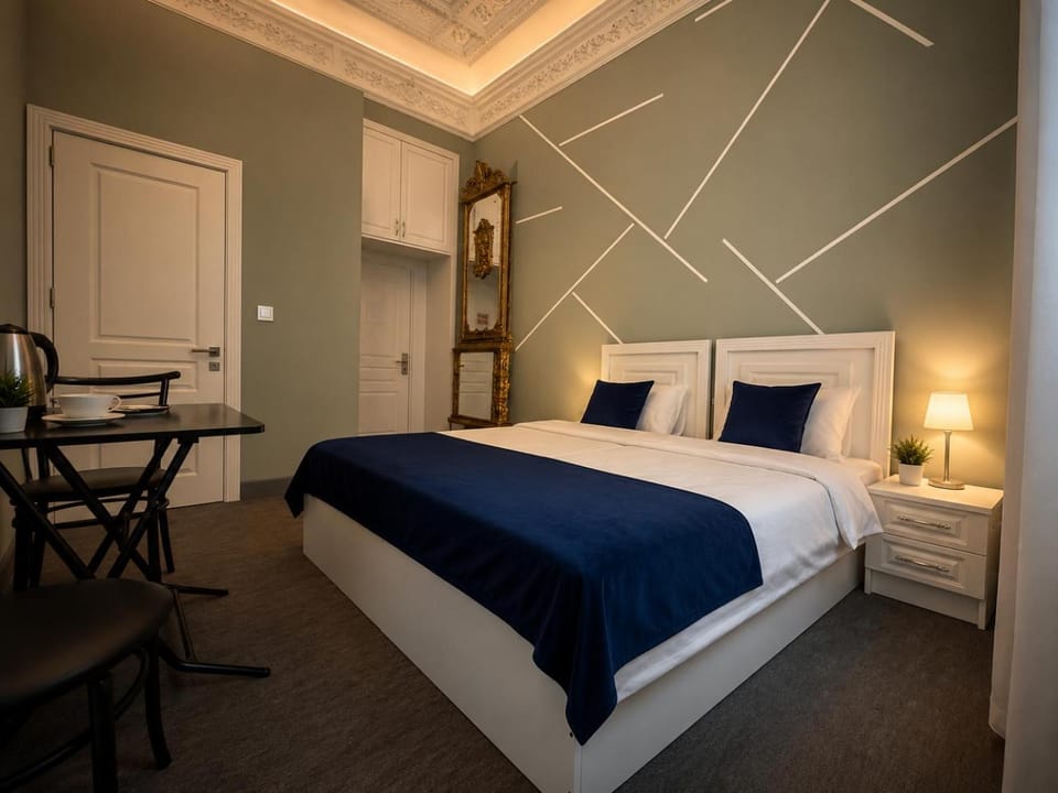 Bed, Living room, Photo of the whole room, Seating area, Bedroom, wardrobe, air conditioner