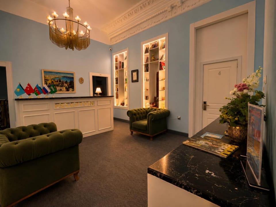 Property building, TV and multimedia, Living room, Lobby or reception, Seating area