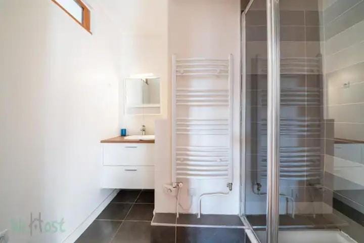WeHost - Rivet - Vue panoramique sur Fourvière – Balcon & Parking Apartment in Lyon
