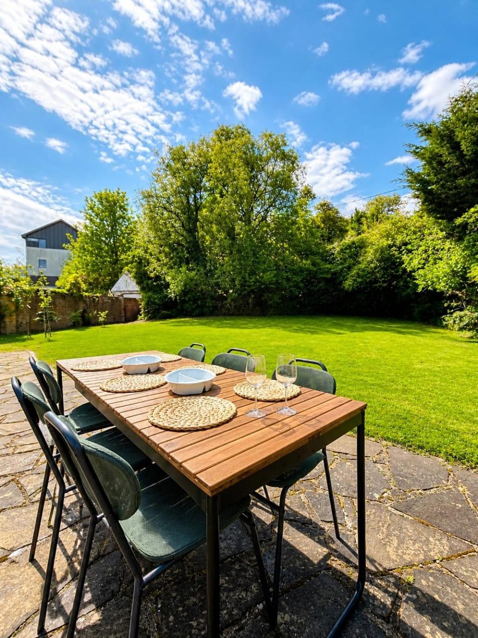 White House with sea views, 2 minute walk to Pett Level beach Villa in Rother District
