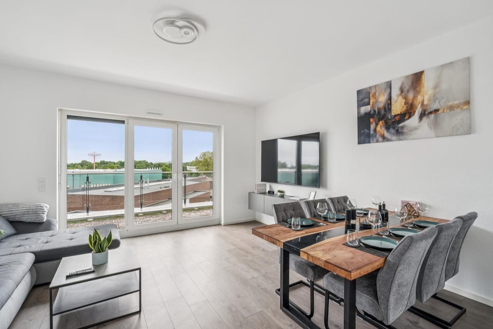 TV and multimedia, View (from property/room), Balcony/Terrace, Living room, Seating area, Dining area