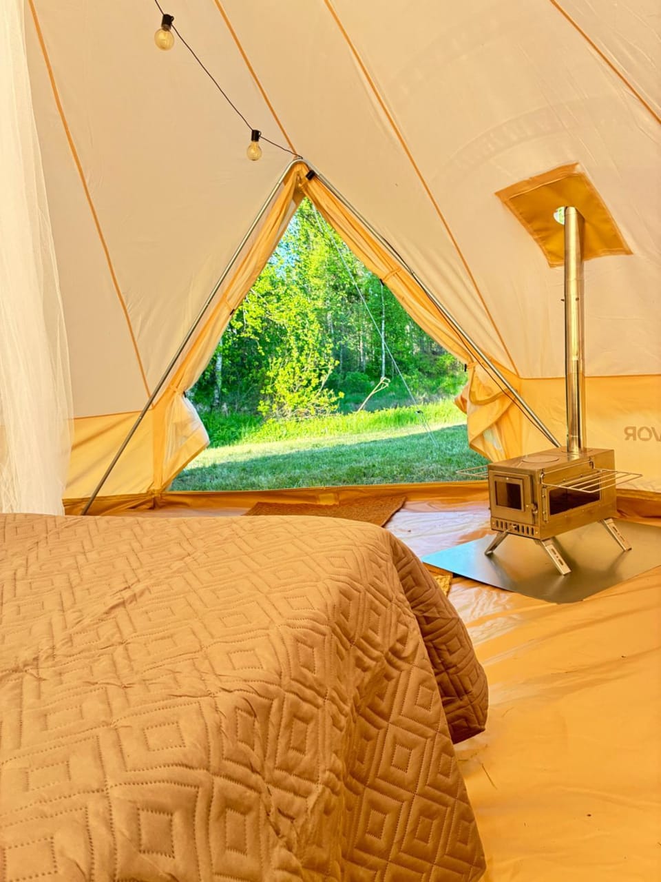 Glamping Arctic Ukuli Luxury tent in Rovaniemi