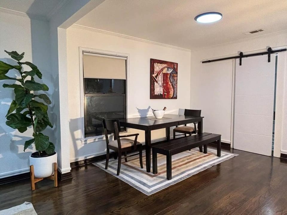 Simple Comforts Home - Midway Hollow North Dallas - Pets Welcome House in Dallas