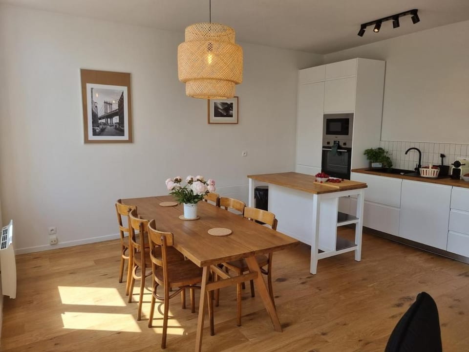 AGENCE MOMENT 'APART Riverside Apartment in Lille