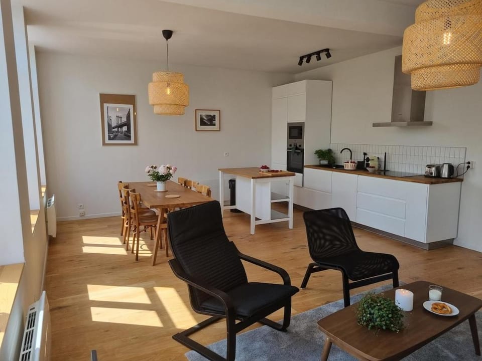 AGENCE MOMENT 'APART Riverside Apartment in Lille