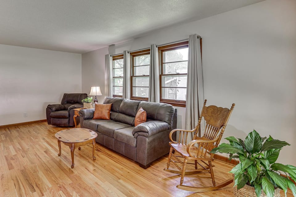 Fenced Yard & Patio! Shawnee Getaway 2 Mi to Dtwn House in Shawnee