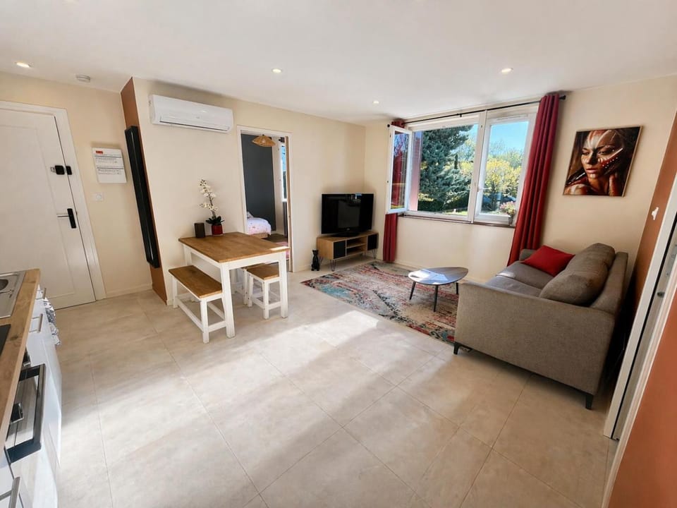 Appartement avec garage proche Eurexpo Aéroport Genas Centre Apartment in Auvergne-Rhône-Alpes