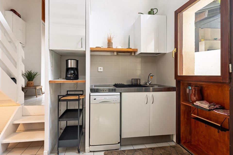 Kitchen or kitchenette, Living room