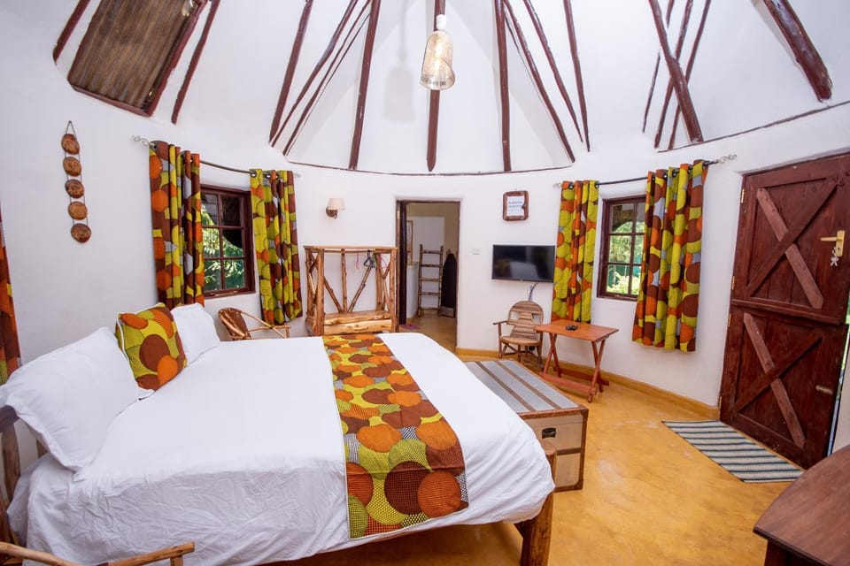 Bed, TV and multimedia, Photo of the whole room, Seating area, Bedroom