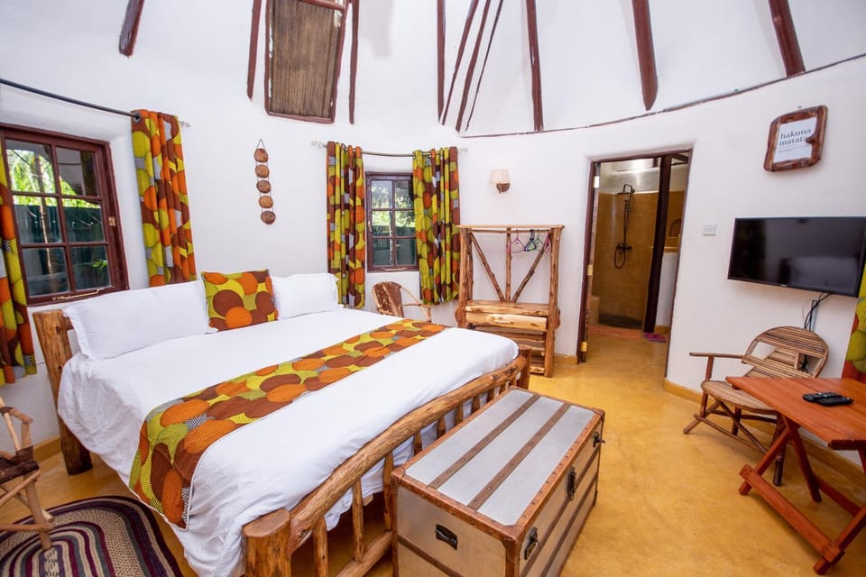 Communal lounge/ TV room, Bed, TV and multimedia, Living room, Photo of the whole room, Seating area, Evening entertainment, Bedroom