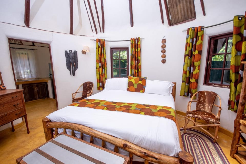 Bed, Photo of the whole room, Seating area, Bedroom