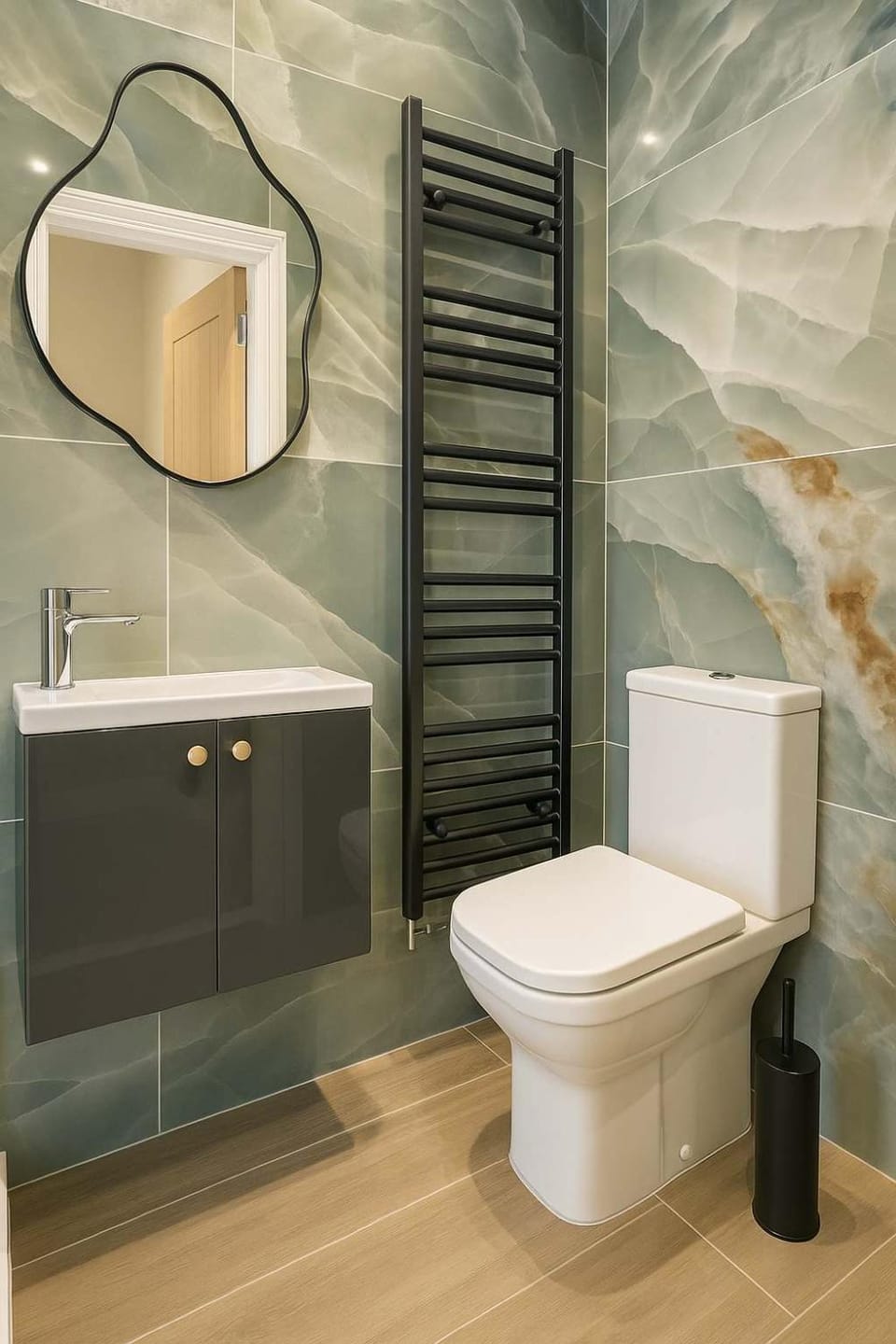 4 Bedroom Central Apartment - Free Parking Apartment in Cardiff