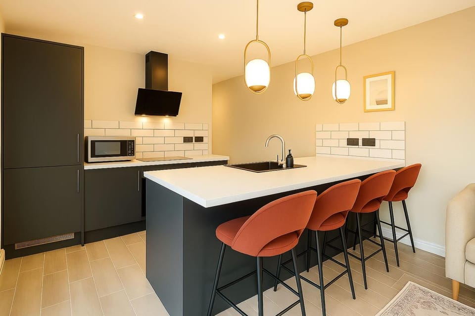 4 Bedroom Central Apartment - Free Parking Apartment in Cardiff