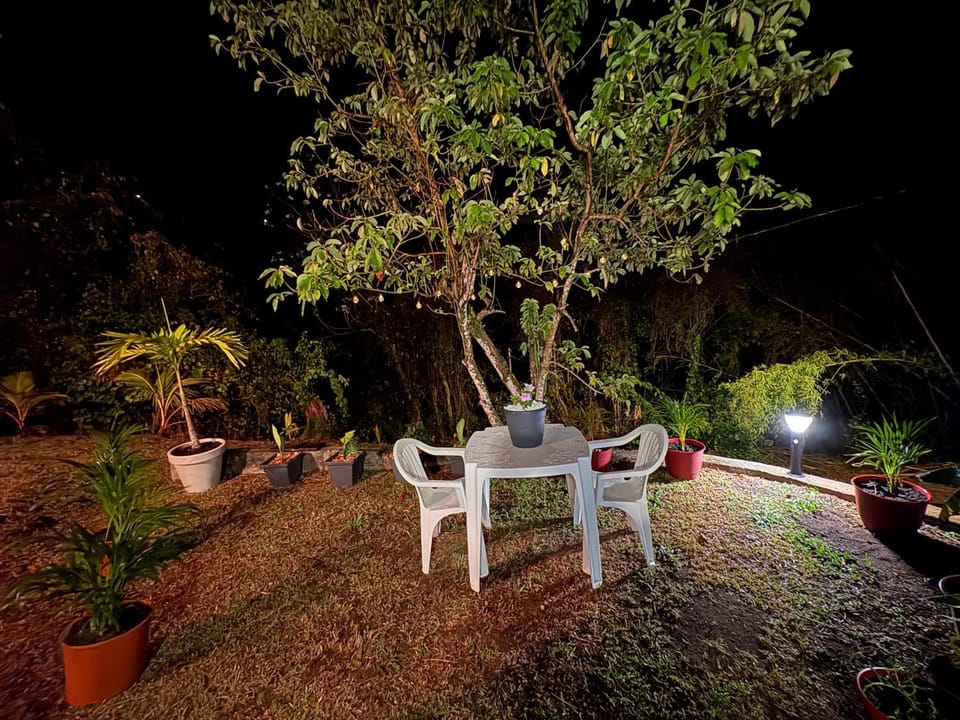 Ti Kokon Kréyol - cosy et nature proche Saint Pierre et plages du Carbet Apartment in Martinique