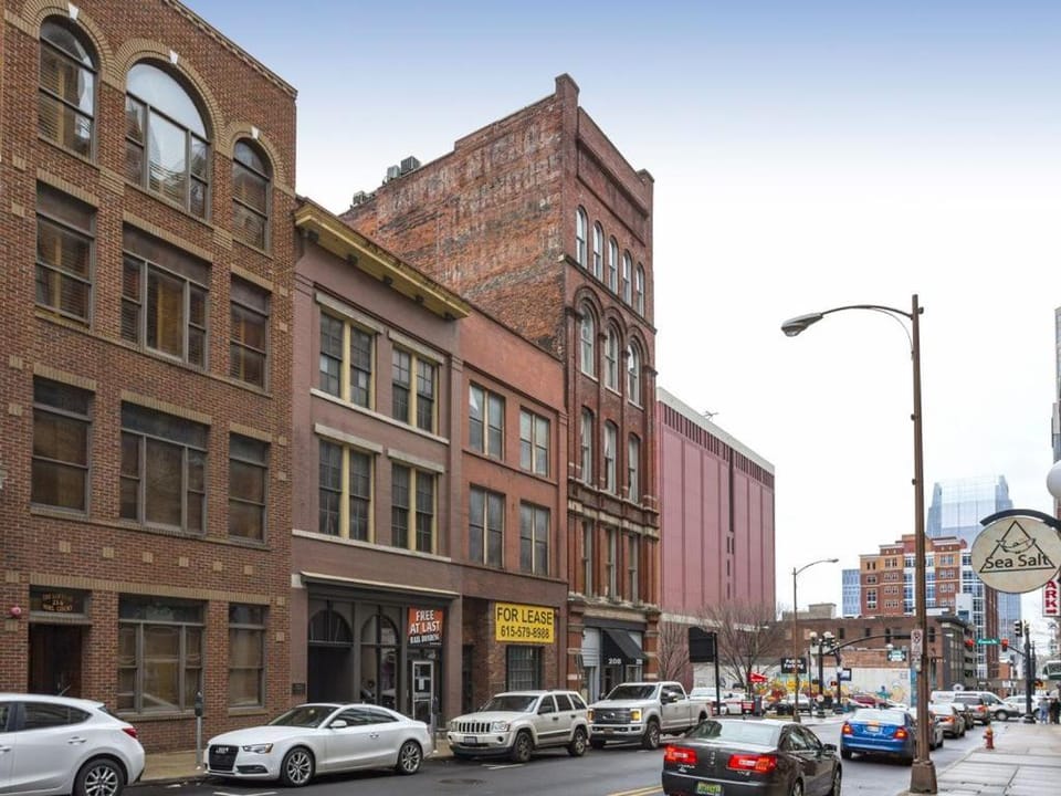 The Honky Tonk - 2 Blocks to Broadway Apartment in East Nashville