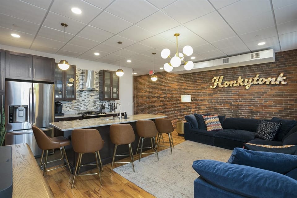 The Honky Tonk - 2 Blocks to Broadway Apartment in East Nashville