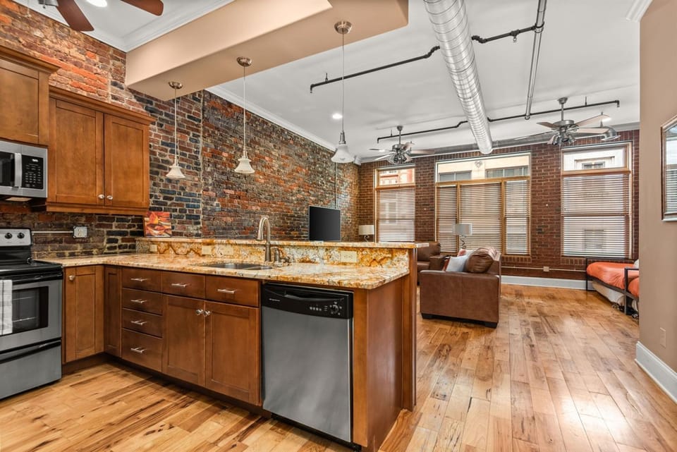 The Johnny Cash Dual Condos Downtown at Printer's Alley & Steps to Broadway Apartment in East Nashville
