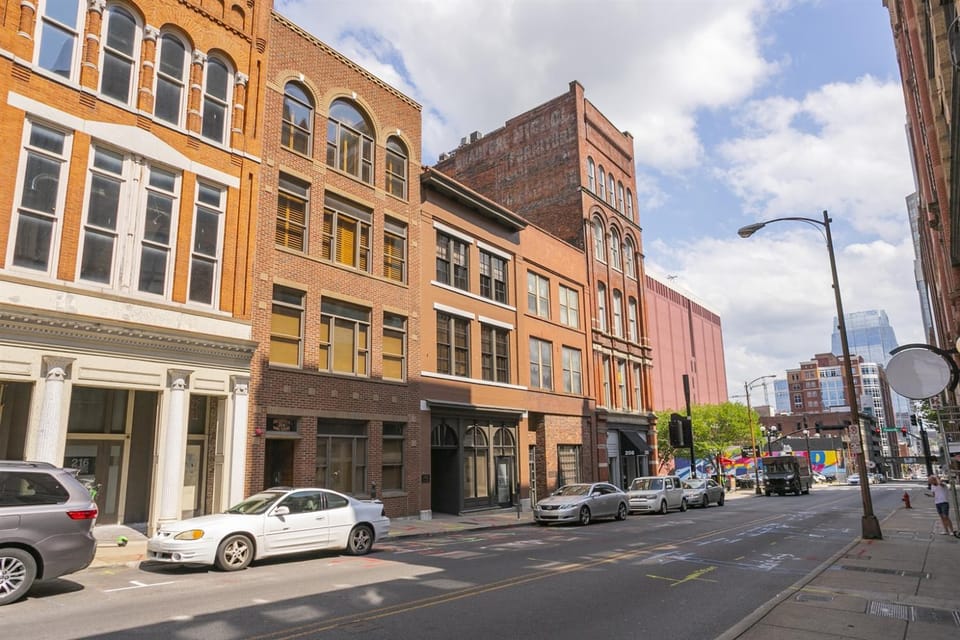 The Johnny Cash Dual Condos Downtown at Printer's Alley & Steps to Broadway Apartment in East Nashville