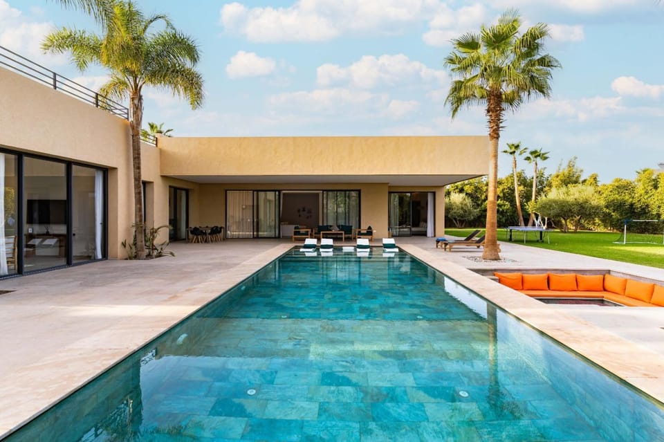 Villa Issa, grande piscine et jardin privatif Villa in Marrakesh-Safi